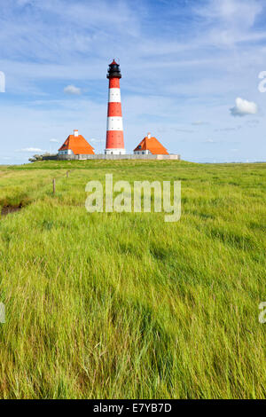 Faro di Westerheversand al Salt Marsh di Schleswig-Holstein Foto Stock