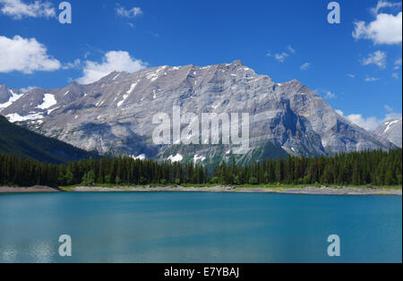 Il lago di Kananaskis nelle Montagne Rocciose Canadesi Foto Stock