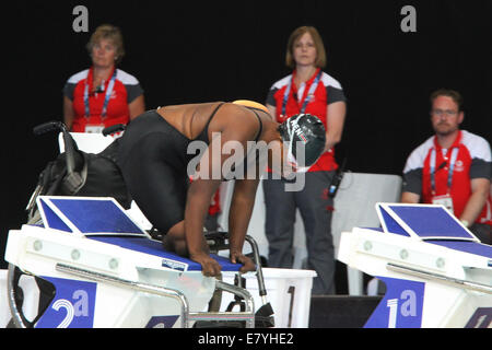 Ann Wacuka del Kenya nel nuoto nella womens para-sport 100 metri stile libero S8 al 2014 giochi del Commonwealth, Glasgow. Foto Stock