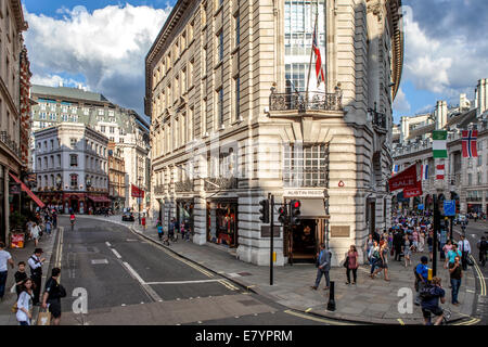 Regent Street,West End di Londra, Regno Unito, StreetView. Una delle principali strade dello shopping di Londra Foto Stock