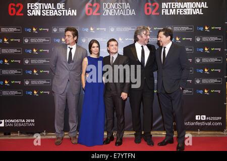 San Sebastian, Euskadi, Spagna. 26 Sep, 2014. Benicio del Toro, Claudia Traisac, Josh Hutcherson e Carlos Bardem partecipare a "Escobar: Paradiso perduto' Premiere durante la 62a San Sebastian International Film Festival presso il Victoria Eugenia teatro il 26 settembre 2014 a San Sebastian, Spagna. Credit: Jack Abuin/ZUMA filo/Alamy Live News Foto Stock