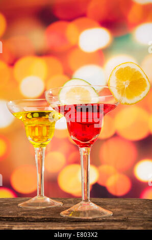 Cocktail su una tabella in bar Foto Stock