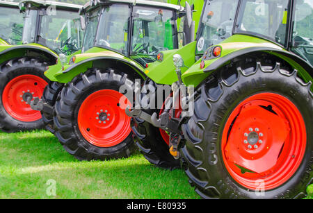 Trattori esposti al 2014 Monmouth paese mostrano Monmouthshire Gwent UK Foto Stock