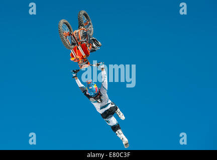 Zurigo, Svizzera. Il 27 settembre, 2014. Mat Rebeaud (SUI) durante la FMX sessione di stile al ventesimo anniversario della "Freestyle.ch' Europa il più grande evento di freestyle a Zurigo. Credito: Erik Tham/Alamy Live News Foto Stock