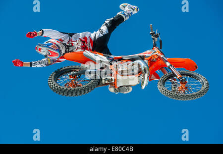 Zurigo, Svizzera. Il 27 settembre, 2014. Petr Pilat (CZE) durante la FMX sessione di stile al ventesimo anniversario della "Freestyle.ch' Europa il più grande evento di freestyle a Zurigo. Credito: Erik Tham/Alamy Live News Foto Stock