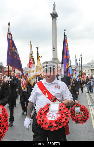 Whitehall, Londra, Regno Unito. Il 27 settembre 2014. Londra Ulster del giorno in cui si commemora la Grande Guerra 1914 - 1918, con una sfilata per Londra a gettare ghirlande presso il Cenotafio Credito: Matteo Chattle/Alamy Live News Foto Stock