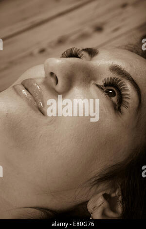 Donna con grandi ciglia Foto Stock