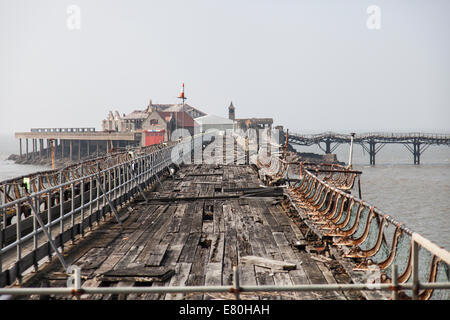 Birnbeck Pier a Weston-Super-Mare, Somerset REGNO UNITO che è stata chiusa dal 1994 ed è ora abbandonata. Foto Stock