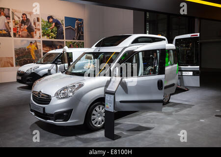Opel Combo trasporto sedia a rotelle al sessantacinquesimo IAA Veicoli Commerciali 2014 a Hannover, Germania Foto Stock
