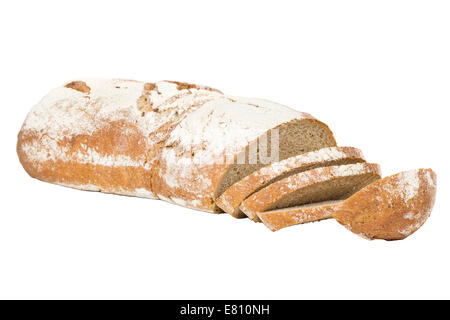 Pane isolati su sfondo bianco e alcune fette di pane Foto Stock