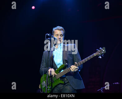 Portsmouth, Virginia, Stati Uniti d'America. 26 Sep, 2014. I vincitori di Grammy CHICAGO prendere la folla tornando indietro nel tempo con i loro numerosi successi presso il Padiglione nTelos a Portsmouth, Virginia. Credito: Jeff Moore/ZUMA filo/Alamy Live News Foto Stock