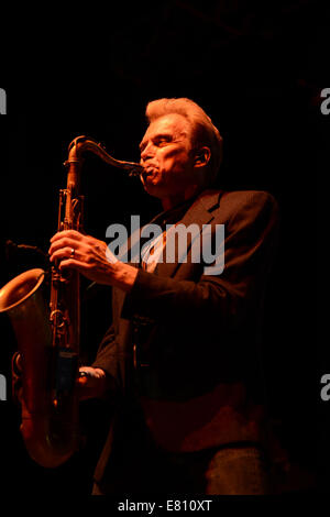 Portsmouth, Virginia, Stati Uniti d'America. 26 Sep, 2014. I vincitori di Grammy CHICAGO prendere la folla tornando indietro nel tempo con i loro numerosi successi presso il Padiglione nTelos a Portsmouth, Virginia. Credito: Jeff Moore/ZUMA filo/Alamy Live News Foto Stock