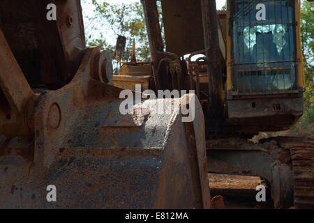 Una Volvo 30ton posa escavatore parcheggiato su pronto per la successiva estrazione mineraria o lavoro di costruzione. Foto Stock