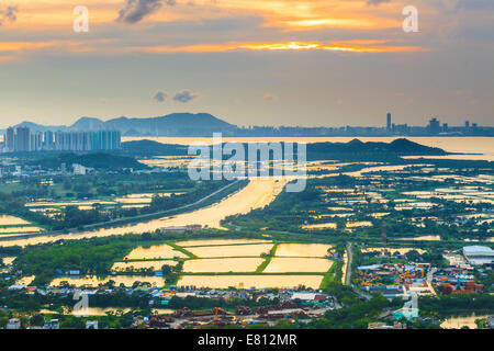 Il tramonto dei terreni agricoli e di stagno in Hong Kong Foto Stock