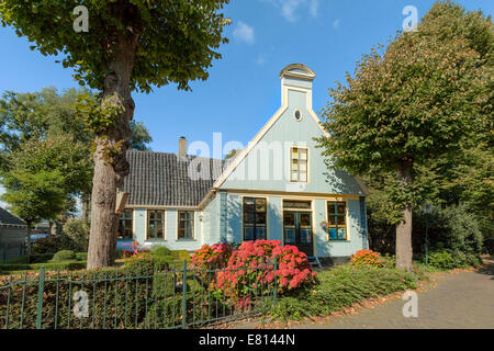 Broek in Waterland, North Holland, Paesi Bassi: architettura storica in un villaggio appena a nord di Amsterdam. Foto Stock