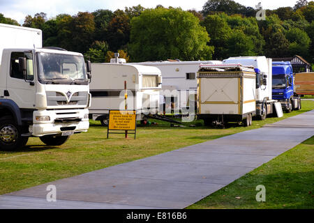 Nottingham,Hyson Green,UK.Il 28 settembre 2014. La foresta di massa di ricreazione vedere il ritorno del 700 anni fiera viaggio oggi pronto per mercoledì 1 ottobre in apertura di giornata.L'Oca in fiera saranno nuovamente ospitare oltre 5oo attrazioni,dal white knuckle esperienze,famiglia giostre e vecchi successi tra cui waltzers,giostre e gancio-a-l'anatra. Dello Spettacolo preparare le corse. Credito: IFIMAGE/Alamy Live News Foto Stock