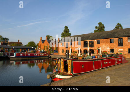 L'Unione Wharf bacino del canale nel Market Harborough, Leicestershire, Inghilterra Foto Stock