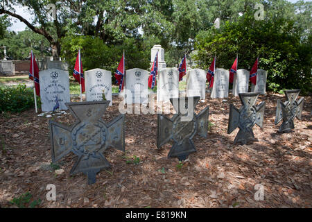 I marcatori di tombe del terzo naval personale che presta servizio su H. L. Hunley (confederato sottomarino navale) Foto Stock