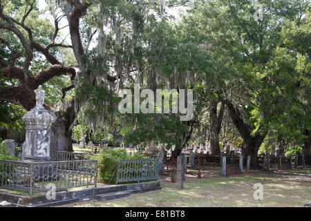 Tombe nel cimitero di Magnolia, Charleston, Carolina del Sud. Foto Stock