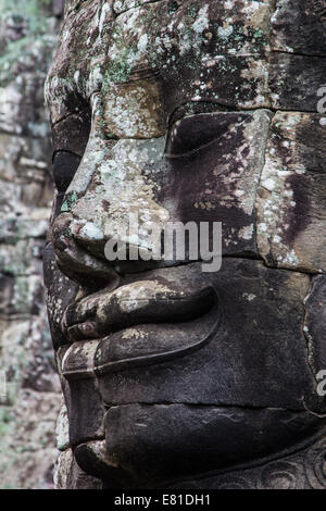 Bayon Lokesvara - Bayon più caratteristica distintiva è quella di grandi superfici in pietra sulle torri che sporgono dalla terrazza superiore . T Foto Stock