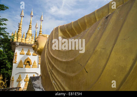 Wat Phong Sunan è un tempio thailandese con un Buddha reclinato immagine. Il tempio fu la famiglia sponsorizzato tempio del Vongburi famil Foto Stock