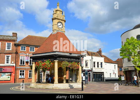 Newbury Clock Tower, il Broadway, Newbury, Berkshire, Inghilterra, Regno Unito Foto Stock