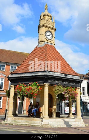 Newbury Clock Tower, il Broadway, Newbury, Berkshire, Inghilterra, Regno Unito Foto Stock