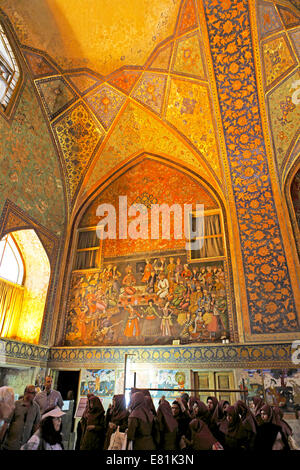 I murali nella sala principale, Chehel Sotun Palace, Isfahan, Provincia di Isfahan, Persia, Iran Foto Stock