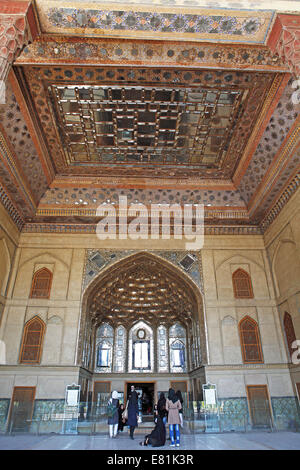 Mirroring di sala del trono, Chehel Sotun Palace, Isfahan, Isfahan, Persia Provincia, Iran Foto Stock