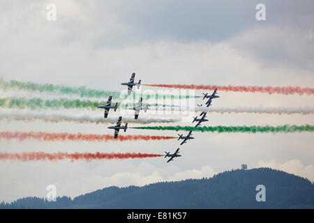 Frecce Tricolori, aerobatic team di dimostrazione, Airpower airshow 2013, Zeltweg, Stiria, Austria Foto Stock