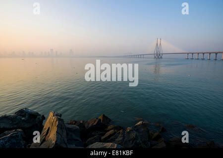 Bandra-worli Sea Link, o Rajiv Gandhi Link Mare, Mahim Bay, Mumbai, Maharashtra, India Foto Stock