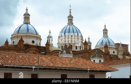 Le cupole della nuova Cattedrale di Cuenca, Cuenca, Azuay Provincia, Ecuador Foto Stock