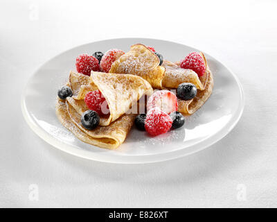 Crepes con frutta colazione Americana Foto Stock