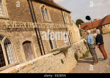 Nuovo Hauser & Wirth galleria d arte di Bruton Somerset include una luce al neon arte da Martin Creed " tutto andrà bene" Foto Stock