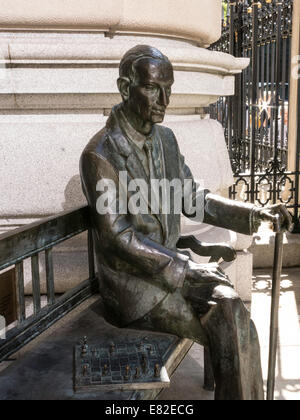 Statua di Lech Kaczynski di fronte al Consolato Generale Polacco a Murray Hill, New York, USA Foto Stock