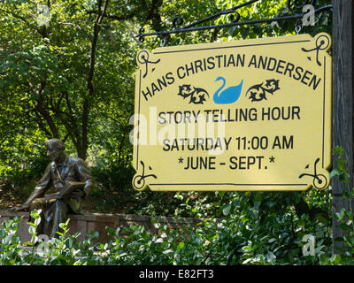 Hans Christian Andersen statua, Central Park, NYC Foto Stock