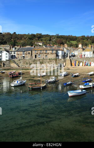 Ealry giornata autunnale, Mousehole, West Cornwall, England, Regno Unito Foto Stock