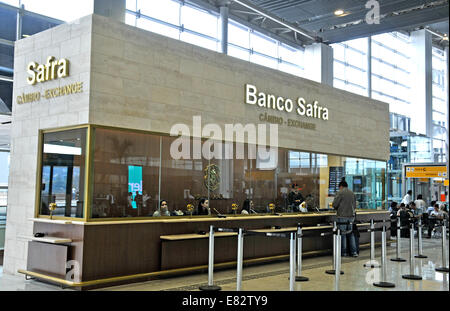 Ufficio cambio valuta, Banco Safra, aeroporto internazionale Guarulhos, San Paolo, Brasile Foto Stock
