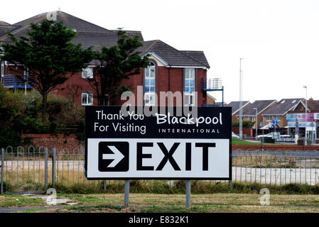 Blackpool, Lancashire: lunedì 29 settembre 2014. Balfour beatty hanno annunciato che con effetto dal 8 ottobre 2014,'Aeroporto Internazionale di Blackpool chiuderà gettando i piani di viaggio di migliaia di persone in fermento e lasciando migliaia di più coloro che sono attualmente all'estero, non sa come si arriva a casa. Credito: barrie harwood/alamy live news Foto Stock