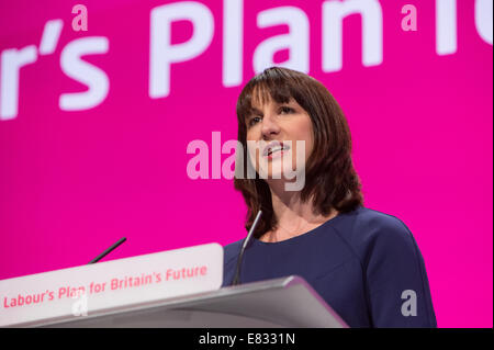 Rachel Reeves MP per Leeds West e segretario ombra del lavoro e delle pensioni Foto Stock