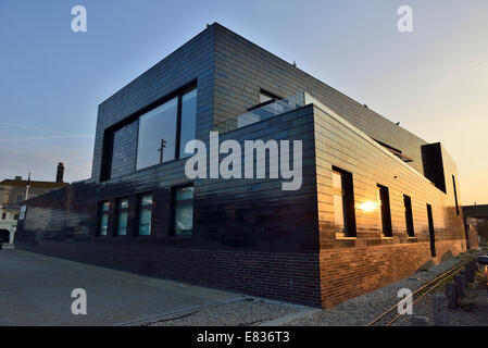 Hastings indipendente contemporaneo art gallery, precedentemente noto come la Galleria Jerwood, città vecchia, Hastings, Regno Unito Foto Stock