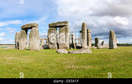 Stonehenge - un antico preistorico monumento di pietra vicino a Salisbury, Wiltshire, Regno Unito Foto Stock