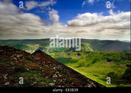 La luce del sole su Hartsop Fells Foto Stock