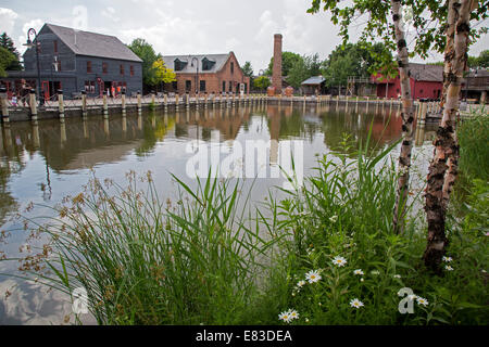 Dearborn, Michigan - Stony Creek Mill Pond presso il villaggio Greenfield. Foto Stock