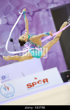 Kaho Minagawa (JPN), 25 settembre 2014 - ginnastica ritmica : FIG Rhythmic Gymnastics World Championships qualifiche individuali il nastro a Izmir Halkapinar Sport Hall di Izmir, in Turchia. (Foto di Takahisa Hirano/AFLO) Foto Stock