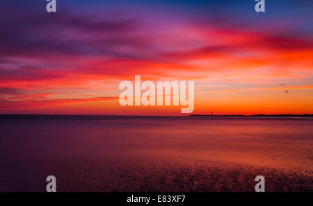 Esposizione a lungo sull'Oceano Atlantico al tramonto, Cape May, New Jersey. Foto Stock