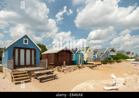 Cabine sulla spiaggia, a testa Hengistbury, Mudeford, Christchurch Dorset, Inghilterra Foto Stock