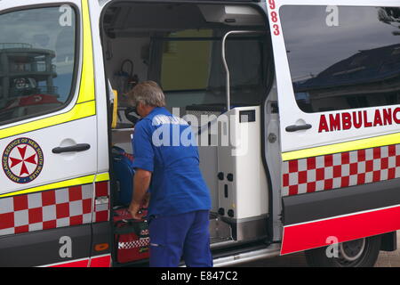 Nuovo Galles del Sud ambulanza parcheggiata accanto a Manly Beach,Sydney , Australia Foto Stock