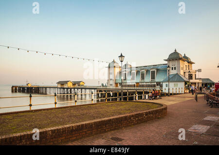 Aperto originariamente nel 1895, Penarth Pier, vince di Pier dell'anno per il 2014. PHILLIP ROBERTS Foto Stock