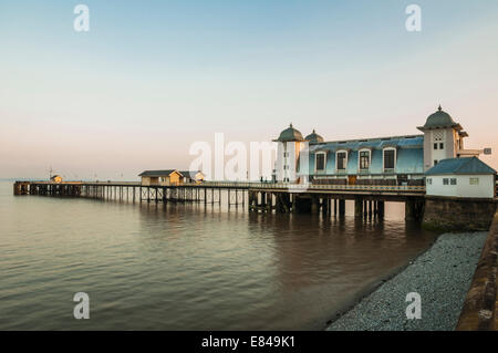 Aperto originariamente nel 1895, Penarth Pier, vince di Pier dell'anno per il 2014. PHILLIP ROBERTS Foto Stock